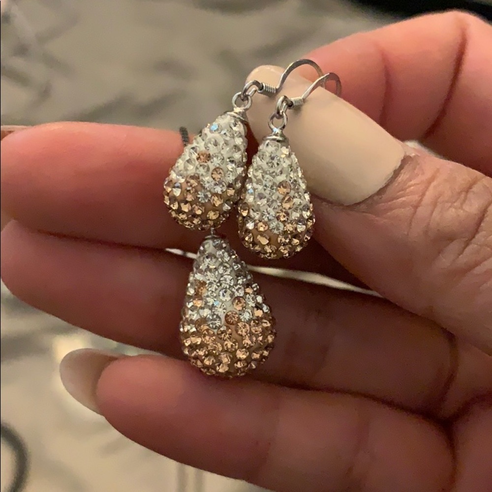 Set of tear drop crystal earrings and necklace